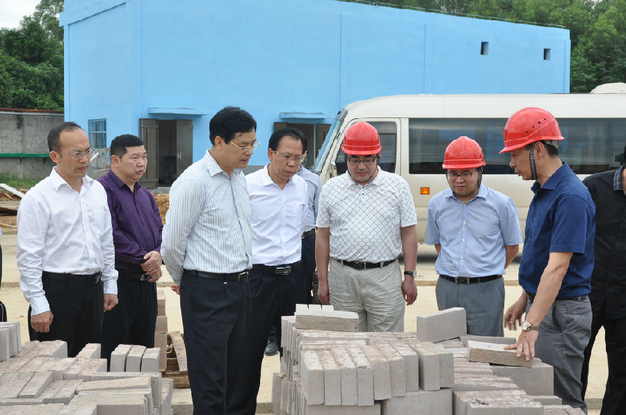 廣西壯族自治區(qū)黨委常委、玉林市委書記莫恭明調(diào)研企業(yè)環(huán)境保護(hù)工作